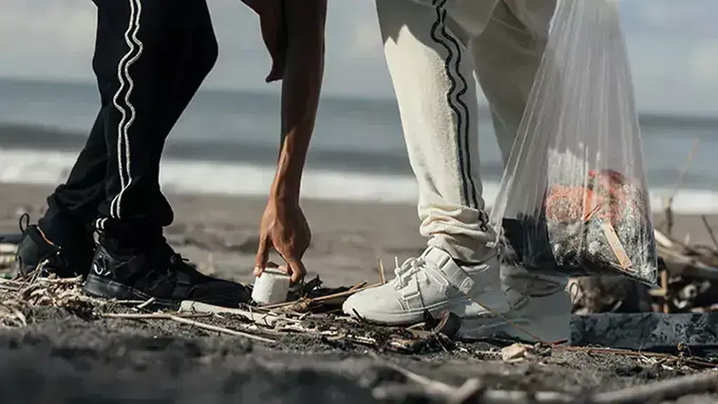 Morning Beach Clean Up 海滩清洁